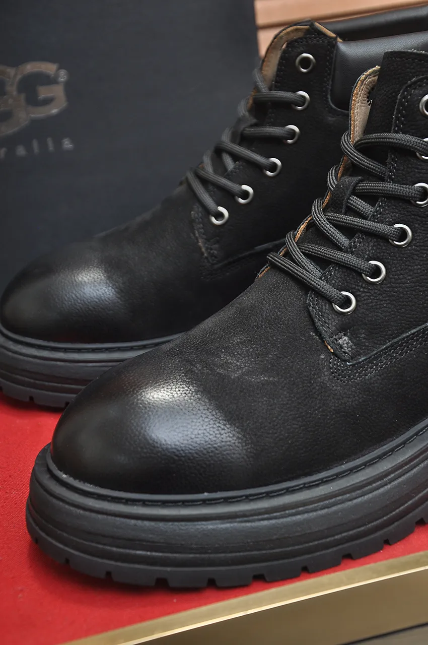 Men's shoes 💰680💶【UGG】(full genuine wool lining) Please pay attention to the quality of the original order and compare the thickness of the wool 🏮🏮Hot style Martin boots from Australia's warm luxury brand men's shoes, official website synchronization, Beckham men's style..., made of imported top-layer waxed cowhide, waxed toe box, Australian real wool velvet lining Carefully sewn...Imported rubber Martin boots outsole (comfortable, soft and wear-resistant). I really like the quality...Exquisite workmanship, you can't put it down once you see it. Code number 39-44